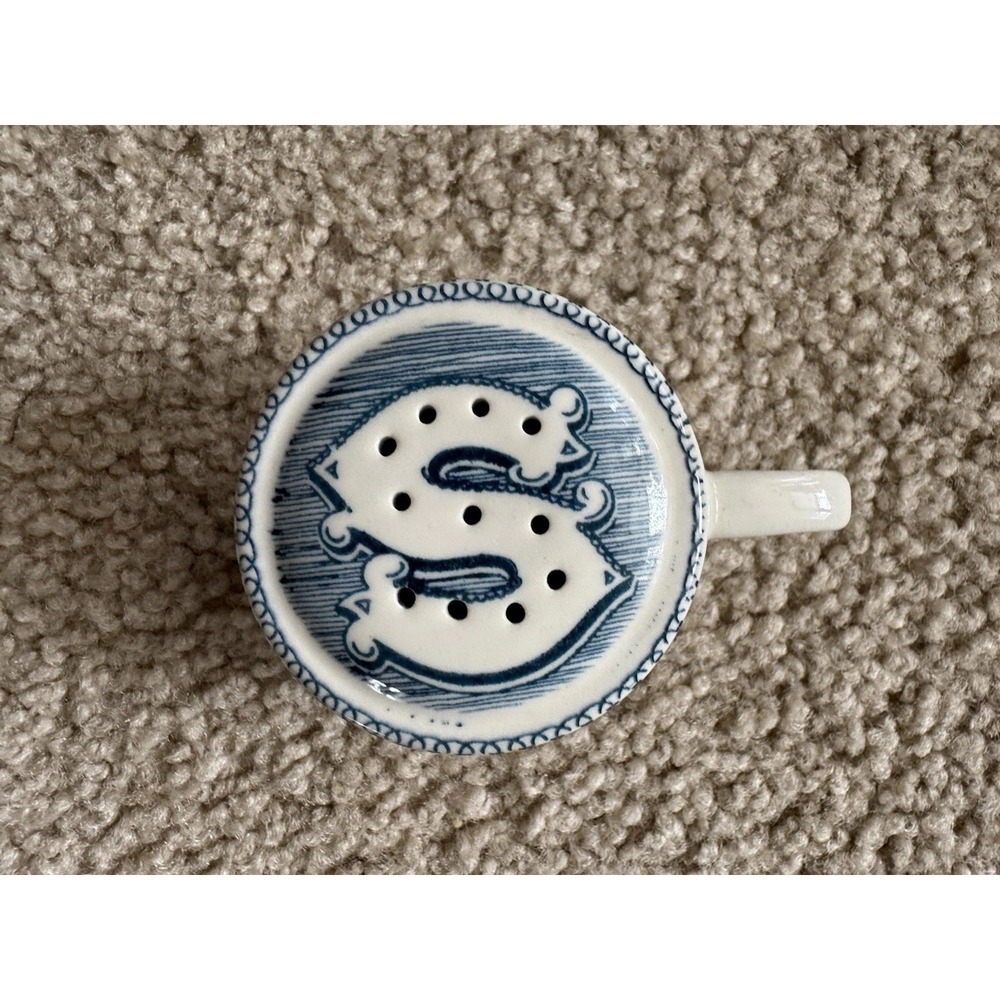 Vintage Currier and Ives Blue White Salt Shaker Royal China Fashionable Turnouts